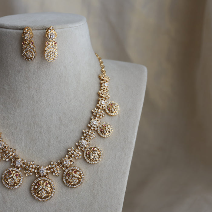Heritage gold plated white stone short necklace H2333