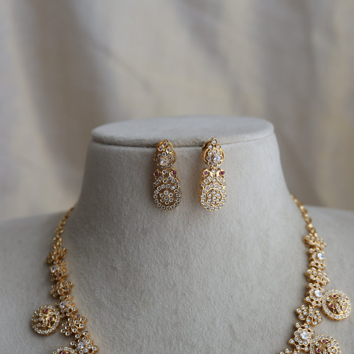 Heritage gold plated white stone short necklace H2333