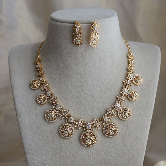 Heritage gold plated white stone short necklace H2333