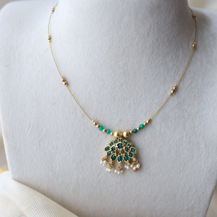 Antique green stone invisible necklace IN1056