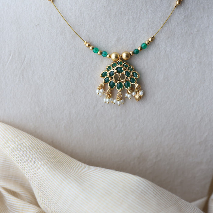 Antique green stone invisible necklace IN1056