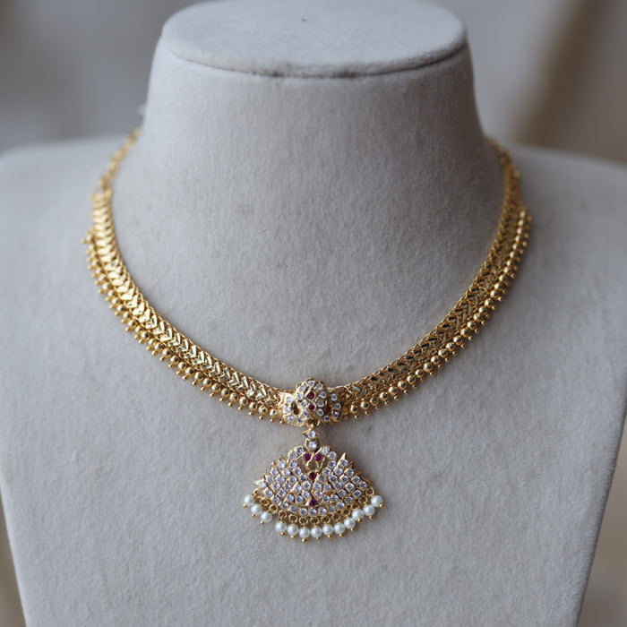 Heritage gold plated ruby white stone short necklace H489