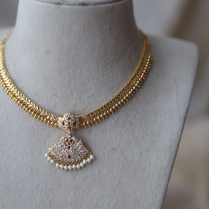 Heritage gold plated ruby white stone short necklace H489