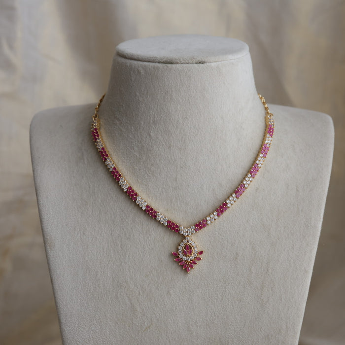 Heritage gold plated ruby white stone short necklace H8432