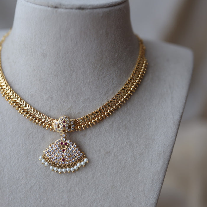 Heritage gold plated ruby white stone short necklace H489