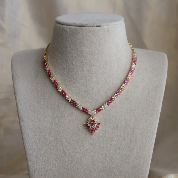 Heritage gold plated ruby white stone short necklace H8432