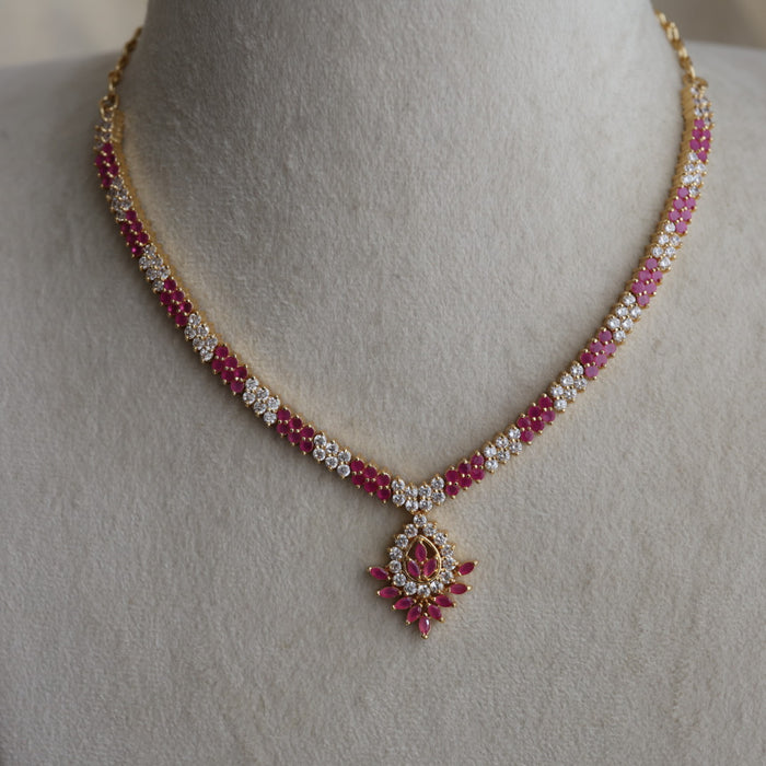 Heritage gold plated ruby white stone short necklace H8432