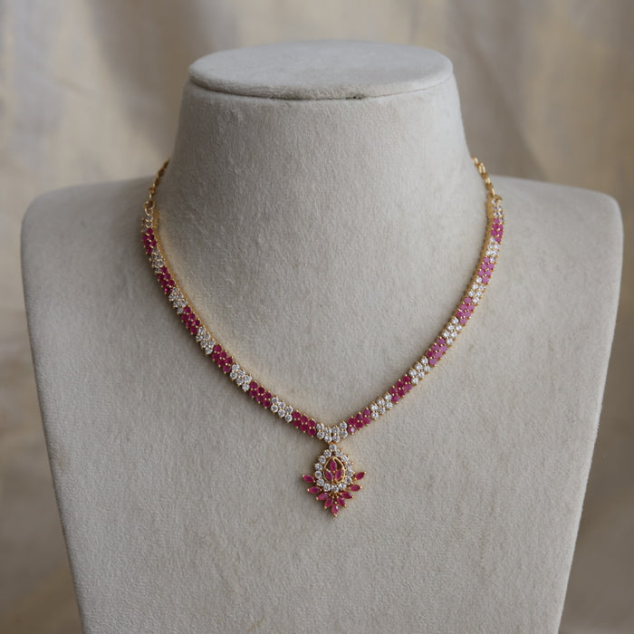 Heritage gold plated ruby white stone short necklace H8432