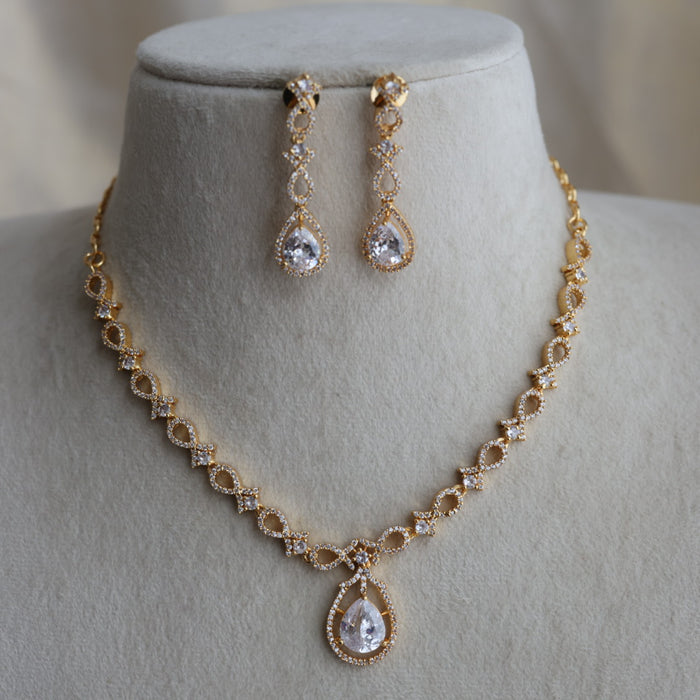 Heritage gold plated white stone short necklace with earrings H2333