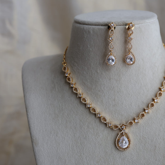 Heritage gold plated white stone short necklace with earrings H2333