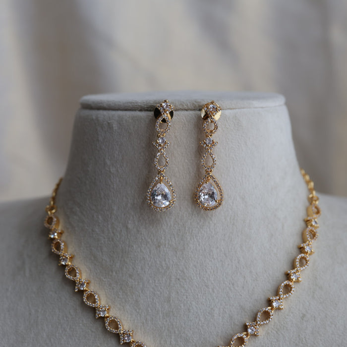 Heritage gold plated white stone short necklace with earrings H2333