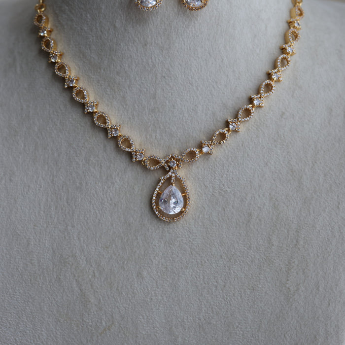 Heritage gold plated white stone short necklace with earrings H2333