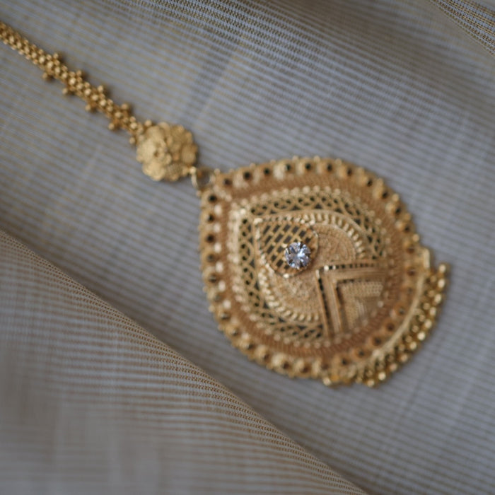 Heritage gold plated white stone tikka TH9000