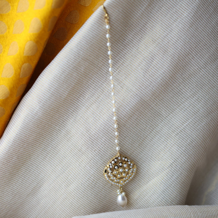 Heritage gold plated pearl maang tikka TH347