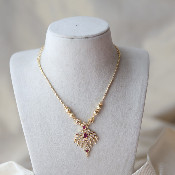 Heritage gold plated ruby white stone short necklace H1762