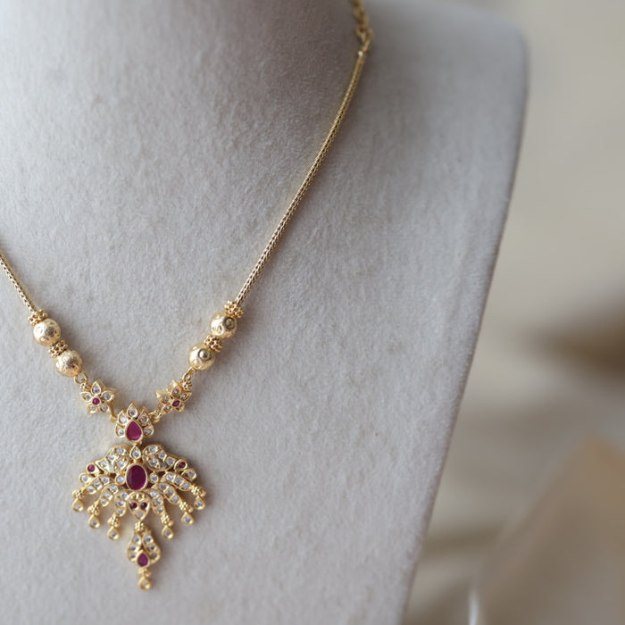Heritage gold plated ruby white stone short necklace H1762