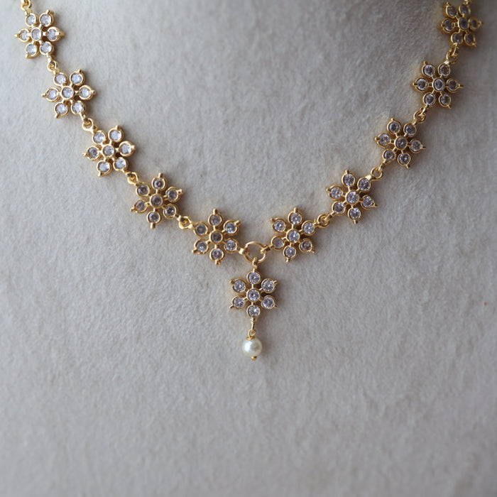 Heritage gold plated white short necklace set H799