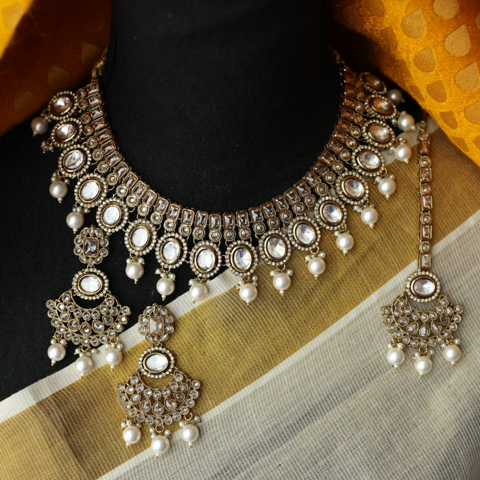 Trendy white stone short necklace and earrings TW302