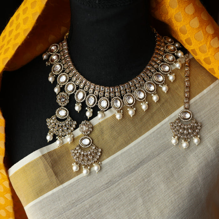 Trendy white stone short necklace and earrings TW302