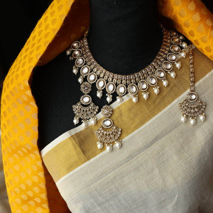 Trendy white stone short necklace and earrings TW302