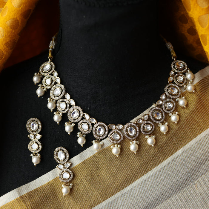Trendy white stone short necklace and earrings TW305