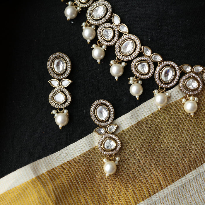 Trendy white stone short necklace and earrings TW305