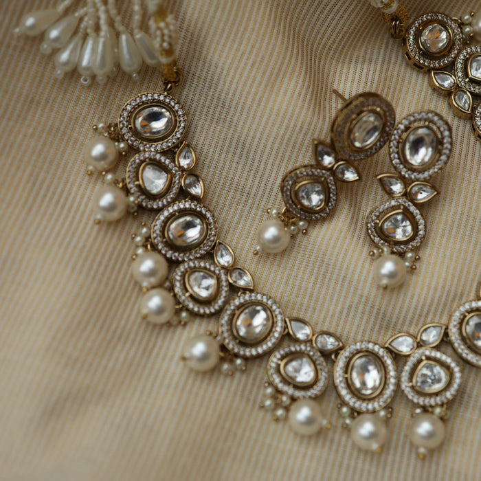Trendy white stone short necklace and earrings TW305