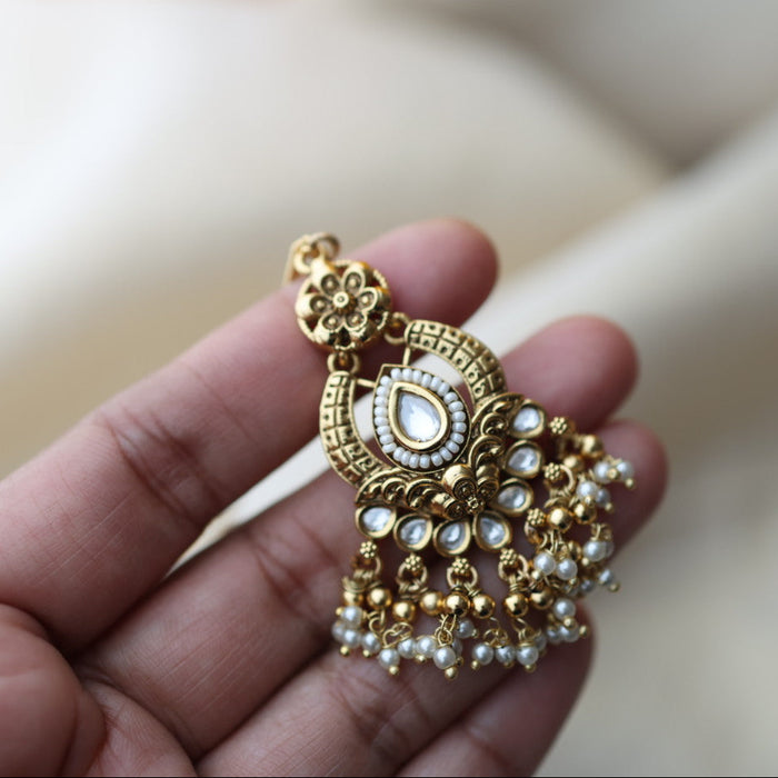 Antique white stone and pearl tikka AT234