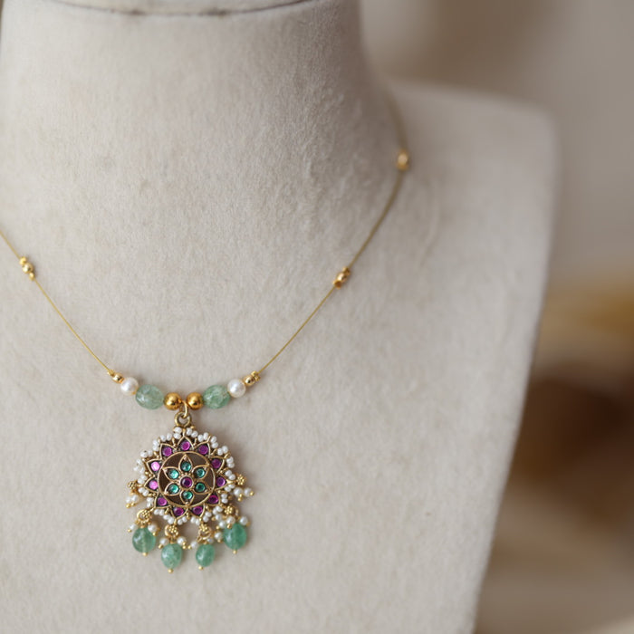 Antique green bead ruby stone invisible short necklace IN908919