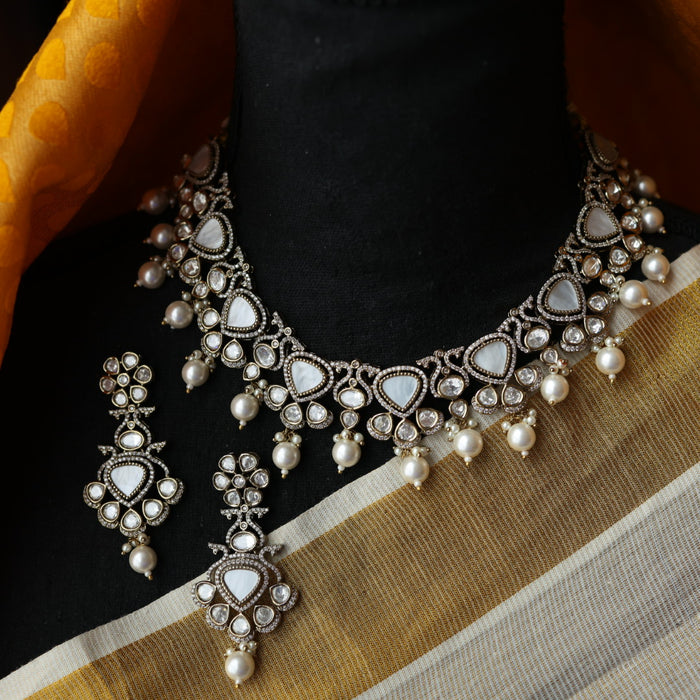 Trendy white stone short necklace and earrings TW307