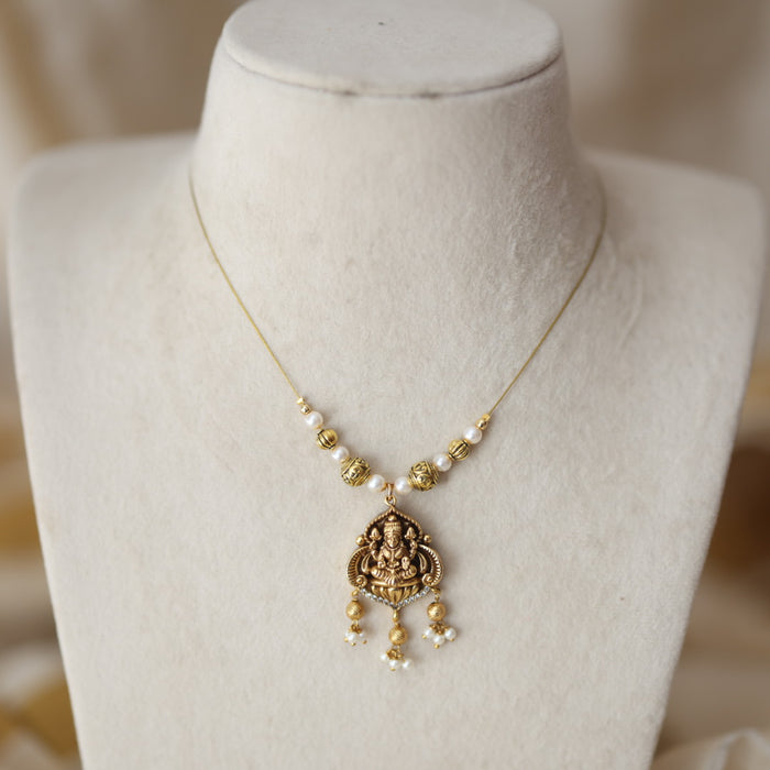 Antique temple design invisible short necklace IN90543