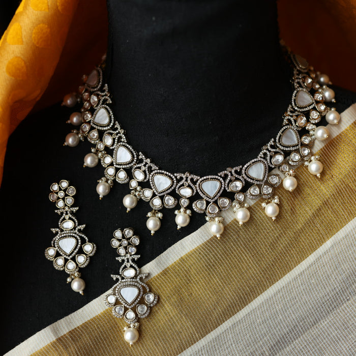Trendy white stone short necklace and earrings TW307