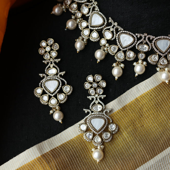 Trendy white stone short necklace and earrings TW307