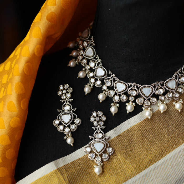 Trendy white stone short necklace and earrings TW307