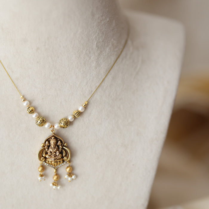 Antique temple design invisible short necklace IN90543