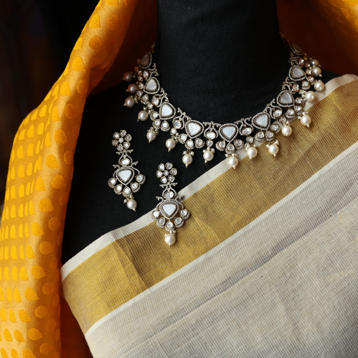 Trendy white stone short necklace and earrings TW307