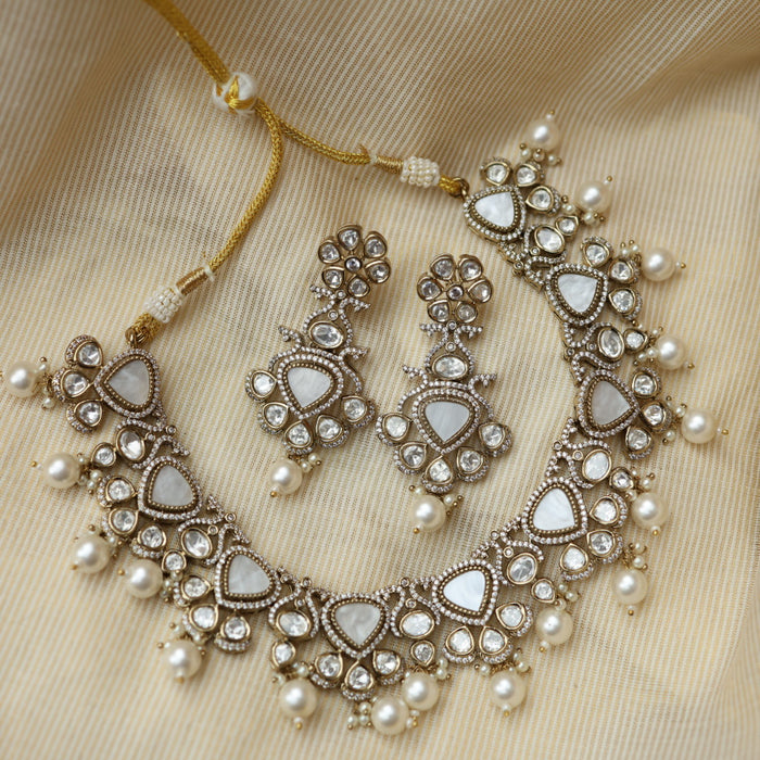 Trendy white stone short necklace and earrings TW307