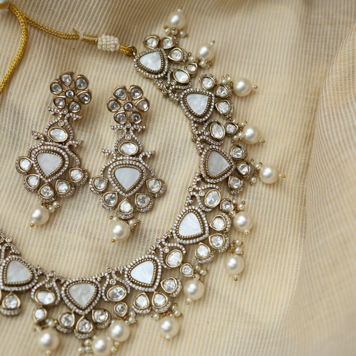 Trendy white stone short necklace and earrings TW307
