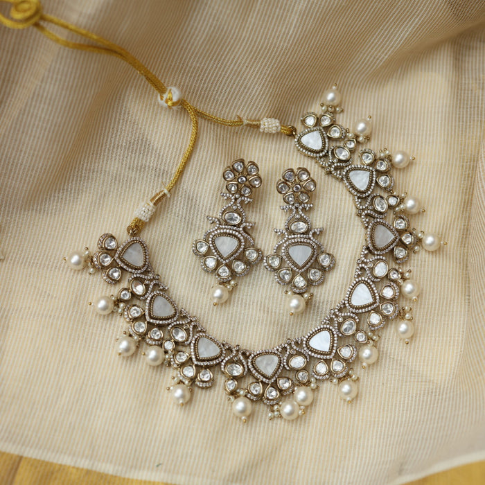 Trendy white stone short necklace and earrings TW307