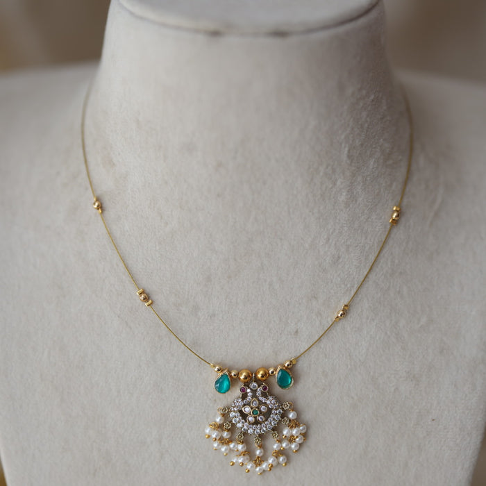 Antique green stone invisible short necklace IN901