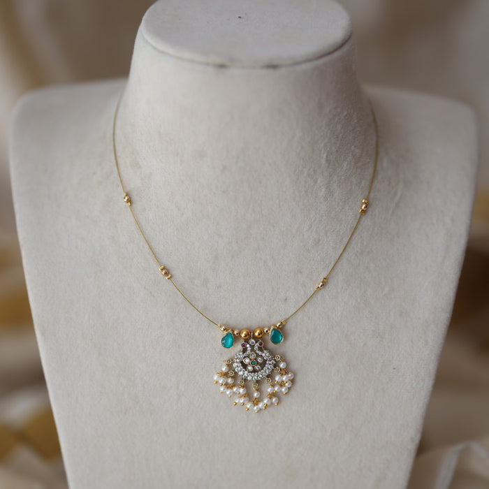Antique green stone invisible short necklace IN901