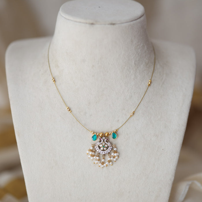 Antique green stone invisible short necklace IN901