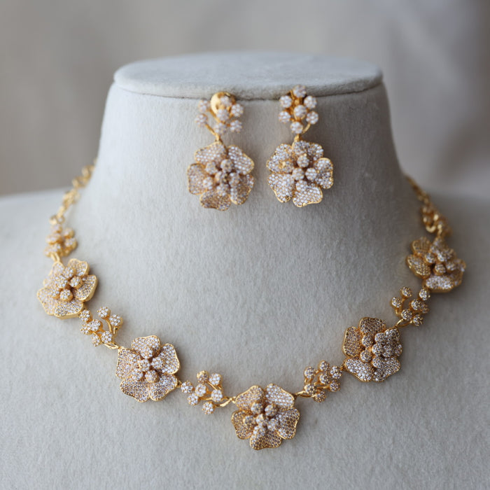 Heritage gold plated white stone short necklace with earrings HW8789