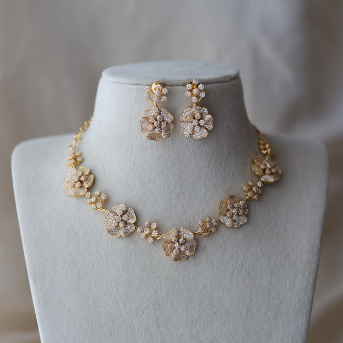 Heritage gold plated white stone short necklace with earrings HW8789