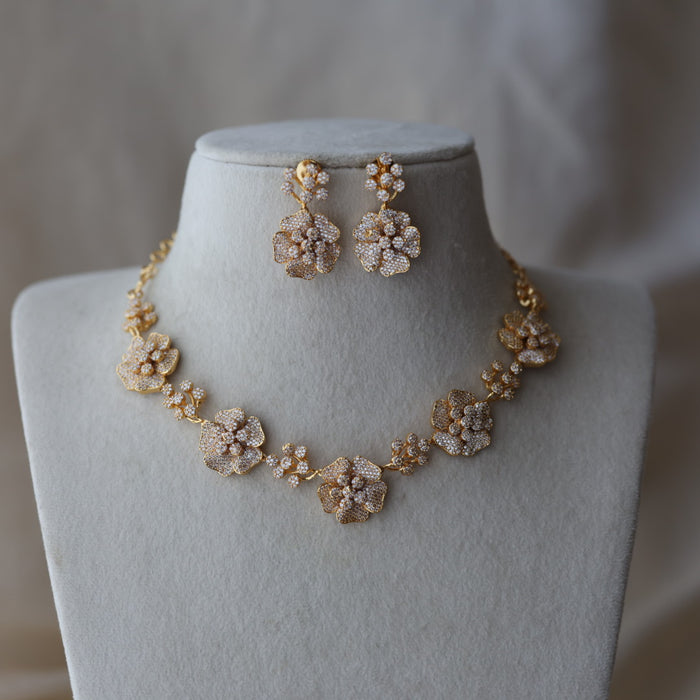 Heritage gold plated white stone short necklace with earrings HW8789
