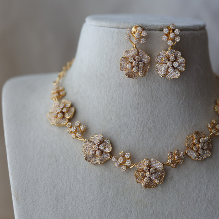 Heritage gold plated white stone short necklace with earrings HW8789