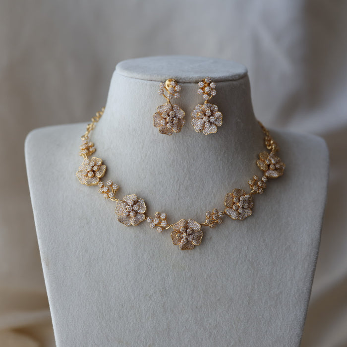 Heritage gold plated white stone short necklace with earrings HW8789