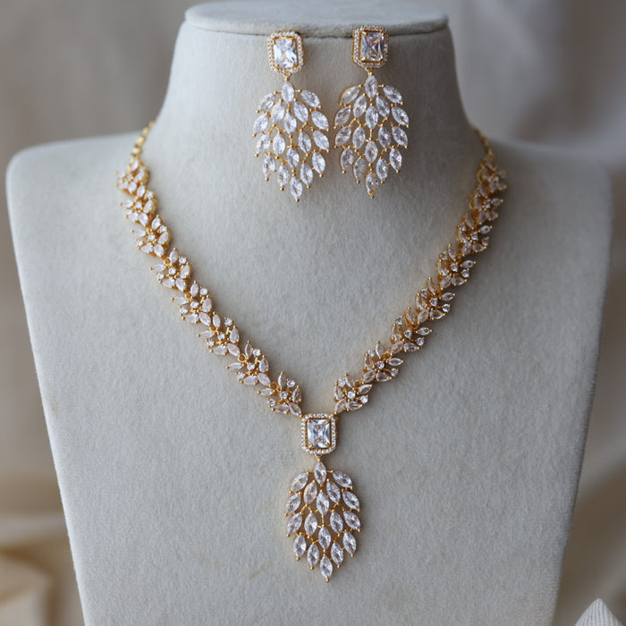Heritage gold plated white stone short necklace with earrings HW5382