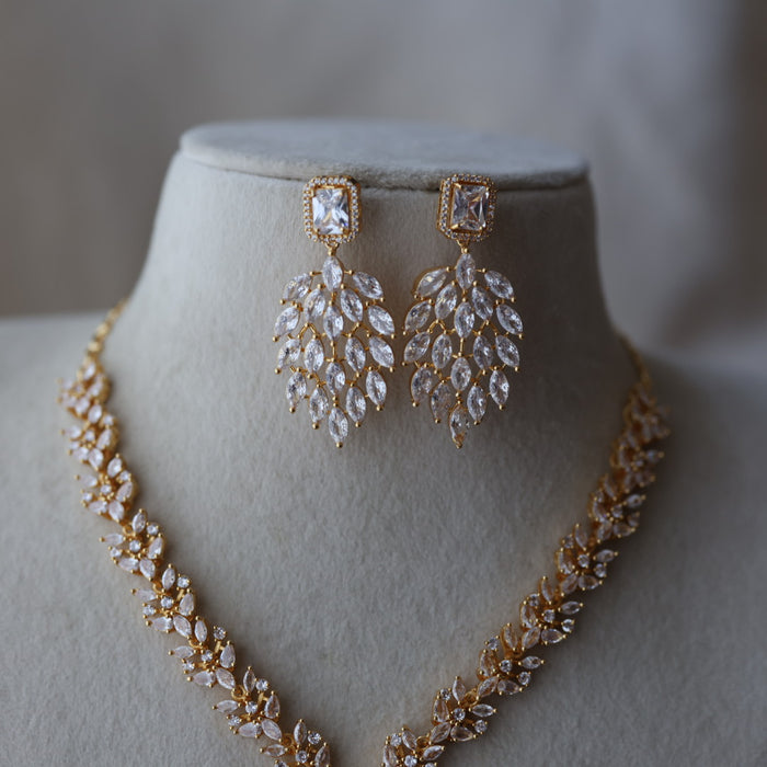 Heritage gold plated white stone short necklace with earrings HW5382