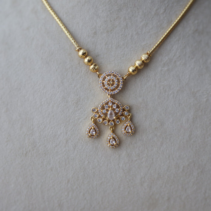 Heritage gold plated white stone necklace H688